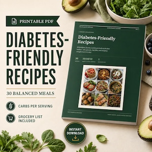 Op de afbeelding: Een printbaar PDF-kookboek getiteld Diabetes-Friendly Recipes met een donkergroene kaft. De kaft bevat een raster van negen voedselfoto's, de tekst 30 recipes, 10/10/10 breakfast/lunch/dinner en 1 grocery list. Het bevat 30 gebalanceerde maaltijden.