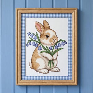 Puede incluir: Un juego de tres tazas de cerámica con un acabado mate moteado. Las tazas son de color crema, gris claro y gris oscuro. Cada taza tiene un diseño simple y minimalista, ideal para café o té.