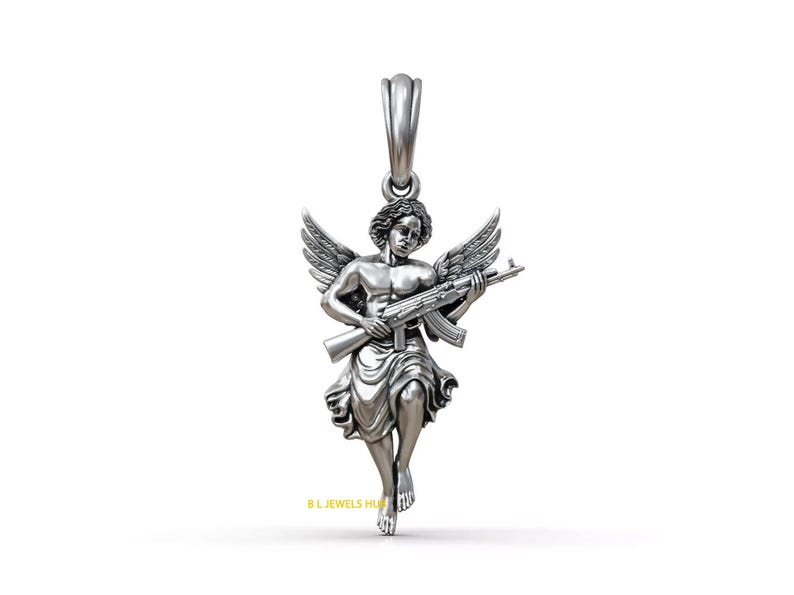 Puede incluir: Un juego de tres tazas de cer&aacute;mica con un acabado mate moteado. Las tazas son de color crema, marr&oacute;n claro y marr&oacute;n oscuro. Cada taza tiene un dise&ntilde;o simple y minimalista.