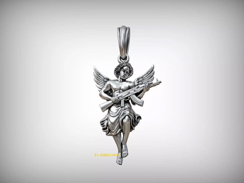 Puede incluir: Un conjunto de tres jarrones de cer&aacute;mica de diferentes alturas y formas. Los jarrones est&aacute;n esmaltados con un acabado blanco mate, ofreciendo una est&eacute;tica minimalista. El jarr&oacute;n m&aacute;s alto mide aproximadamente 25 cm de altura.