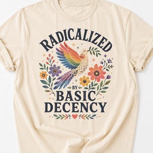 Radikaliserad av grundläggande anständighet-tröja, liberal feministisk t-shirt, retro blommig duvtröja, anti-hat vänlighet-t-shirt, aktivistkläder