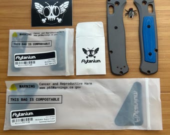 Benchmade Bugout 535 Flytanium Modulator Scales - Gray Alum / Blue Lapis G10