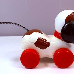 Fisher Price Pull Along Dog Toy 1993 Walking Puppy