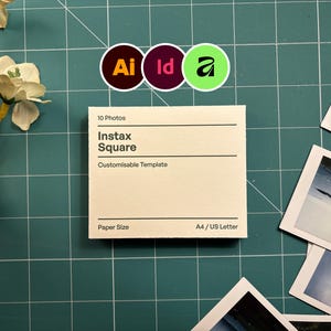Puede incluir: Una plantilla Instax cuadrada de color blanquecino con el texto "Instax Square" y "Customisable Template" está centrada en una esterilla de corte verde. La plantilla está rodeada de pequeñas fotos y tres iconos circulares. Flores blancas en la parte superior izquierda.
