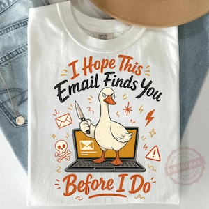 Jag hoppas att det här e-postmeddelandet hittar dig innan jag gör det PNG, rolig kontorsgåsskjortadesign, kollegahumor sublimering digital nedladdning