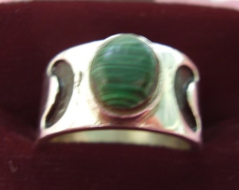 Unique Sterling Silver Wedding Band or Engagement Ring With Malachite Cabochon. Size 7 1/4