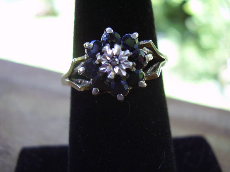 Retro 90/'s Style 925 Sterling Silver Flower Floral Dome Band Ring