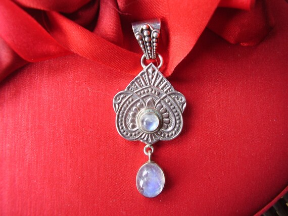 Unique Vintage Rainbow Moonstone Pendant - image 1