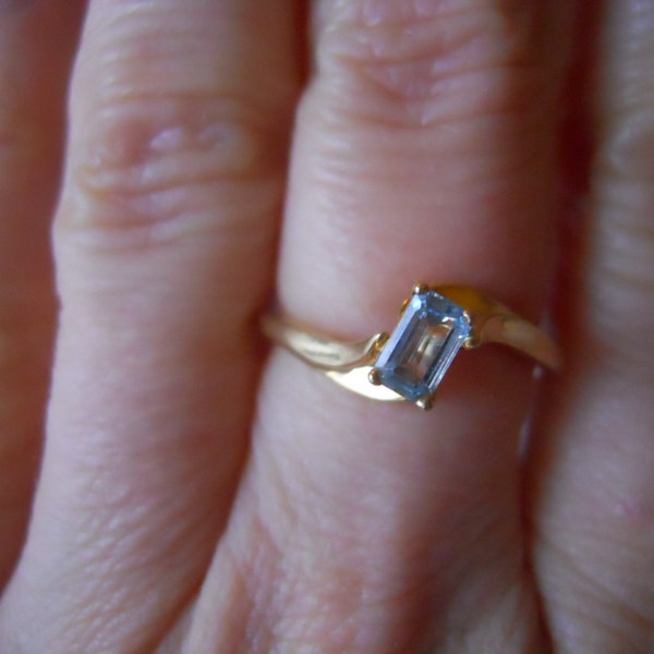 14K Yellow Gold and Aquamarine Ring