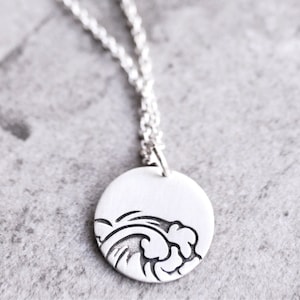 Golfketting, oceaanketting, zilveren golfketting, sierlijke golfketting, oceaangolfketting, golfcadeau, surfercadeau, cadeau voor vrouwen