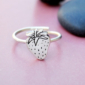 Strawberry Ring,Strawberry Jewelry,Fruit Ring,Fruit Jewelry,Sweet 16 Gift,Gift for Women,Fun Rings,Berry Jewelry,Silver Rings,Silver Jewelry