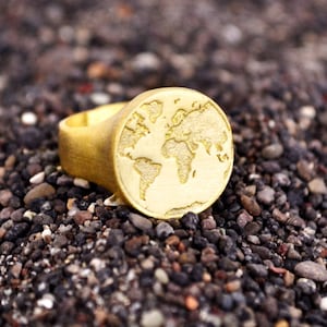 Bague carte du monde, cadeau de voyage, bague rose, cadeau pour femme, petite amie de Noël, cadeau de voyageur, bague chevalier, chevalière, cadeau pour homme, bijoux de voyage