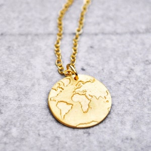 Collier carte du monde en or unique, pendentif de voyage chaîne délicat, bijoux minimalistes Wanderlust femmes, cadeau pour voyageur jet-sette voyageur elle image 4