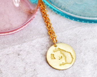 Collar con el mapa de Santorini: un recuerdo hecho a mano de una isla griega