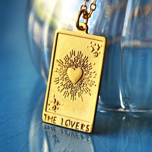 Regalo ispiratore per lei, collana a forma di cuore con tarocchi in oro fatta a mano, ciondolo unico per l'amante, regalo perfetto per fidanzate e donne, idea regalo di Natale