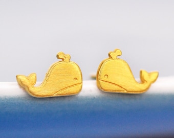 Pendientes de cola de ballena dorados - Joyería oceánica de plata de ley