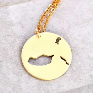 Collier carte de Madère, pendentif de Madère, Ponta do Sol de Madère, Souvenir de Madère, Cadeau de Madère, Contour de Madère, Bijoux de Madère, Madère Portugal