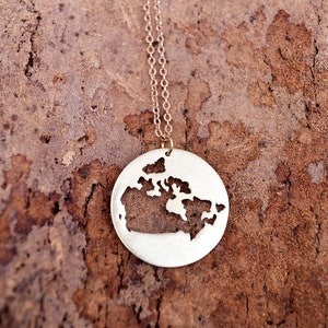 Collier Canada, pendentif Canada, breloque Canada, souvenir du Canada, contour du Canada, cadeau canadien, idée cadeau Canada, carte du Canada, collier canadien