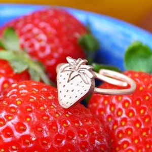Strawberry Ring,Strawberry Jewelry,Fruit Ring,Fruit Jewelry,Sweet 16 Gift,Gift for Women,Fun Rings,Berry Jewelry,Best Friend Gift,Cute Ring