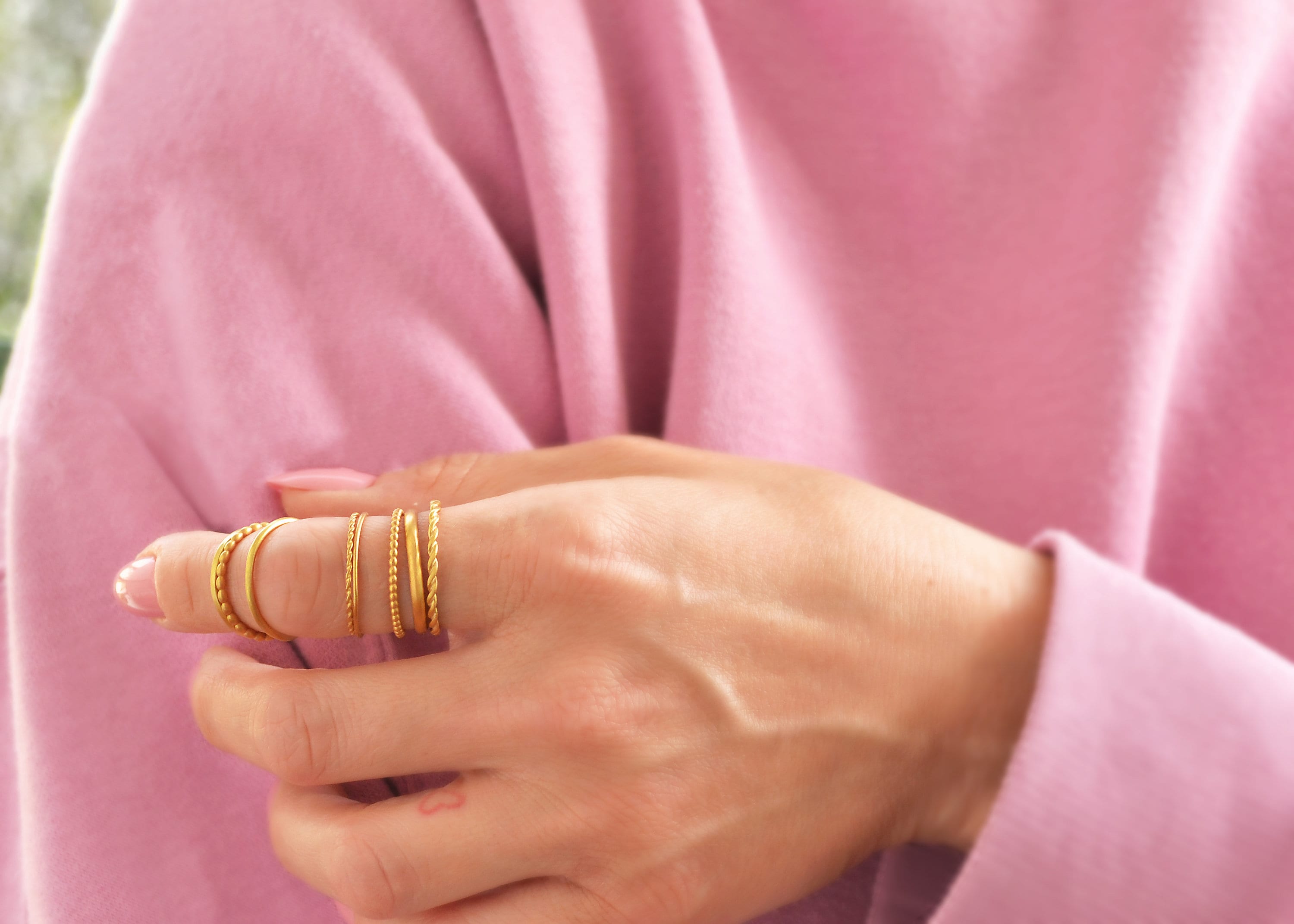 Thin Ring 5 Set (Silver 925)ゴールド　リング Mixed Metal Gold and Silver Set of 5 Hammered Rings, Ultra