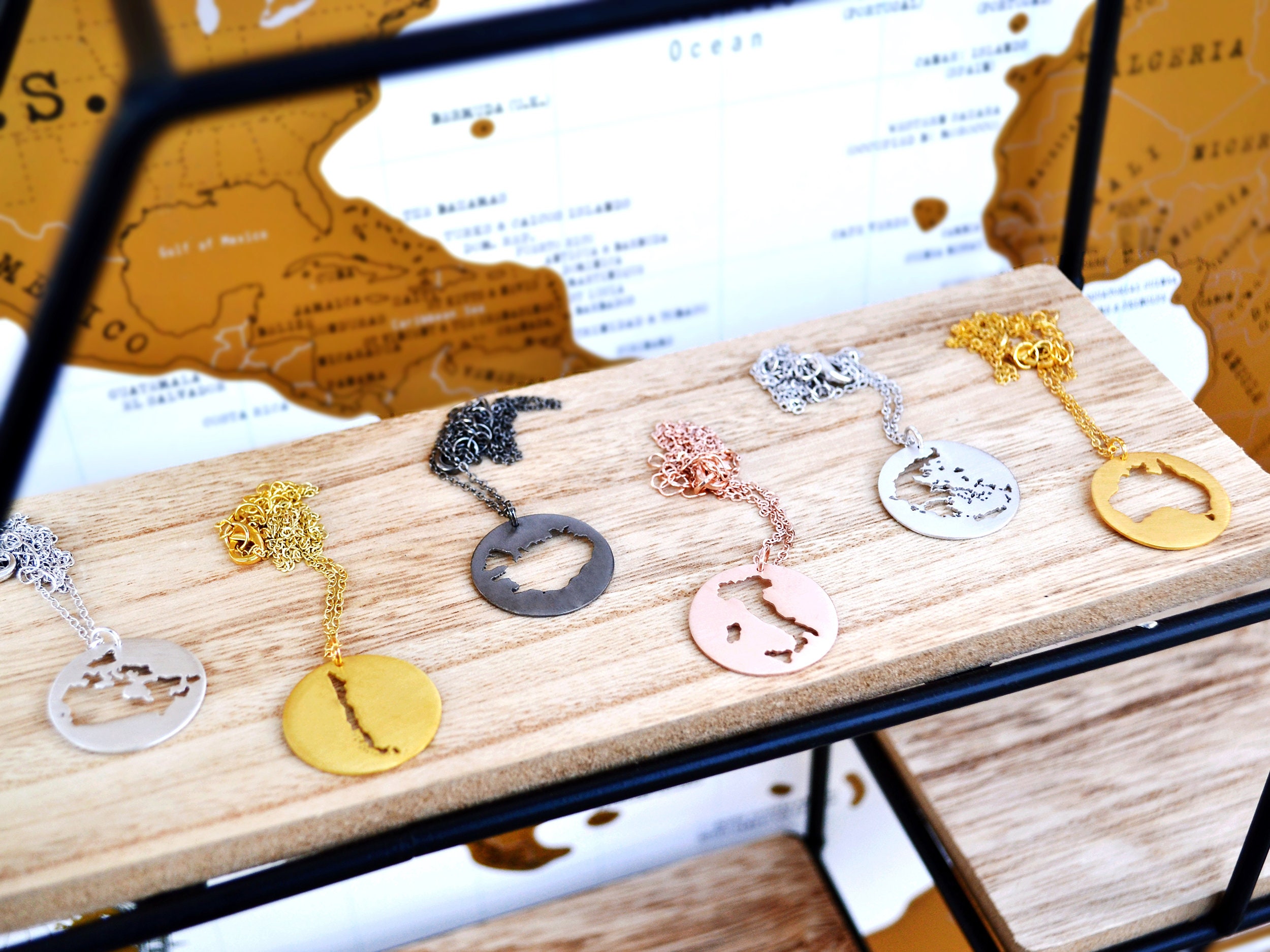 Collana e orecchini con occhio turco