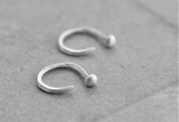 Orecchini a Cerchio In Argento Sterling Con Ciondolo a Forma Di Disco Per Donne e Ragazze Huggie Endless Round Hoops Cartilagine Helix Stud Trago Minimalista Traversina Forato Orecchio 8 Mm