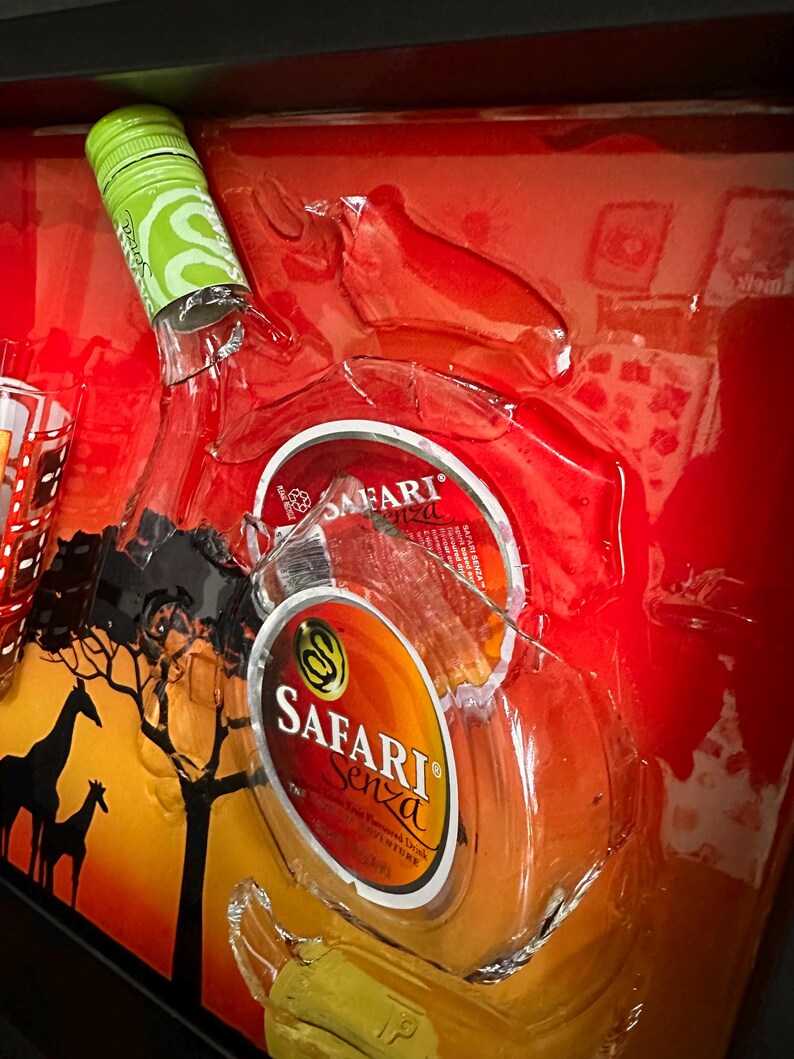 Safari Gebroken Fles - Broken Bottle Epoxy Resin Art - Custom A3 Framed Mancave Bar Decor afbeelding 6