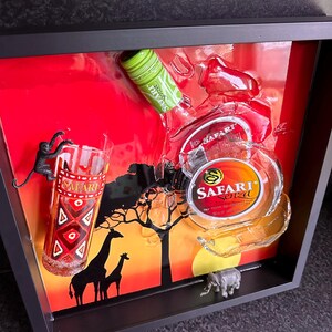 Safari Gebroken Fles - Broken Bottle Epoxy Resin Art - Custom A3 Framed Mancave Bar Decor afbeelding 3