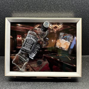 Jack Daniels Black Gebroken Fles - Broken Bottle Epoxy Resin Art - Custom A3 Framed Bar Gift Decor image 4