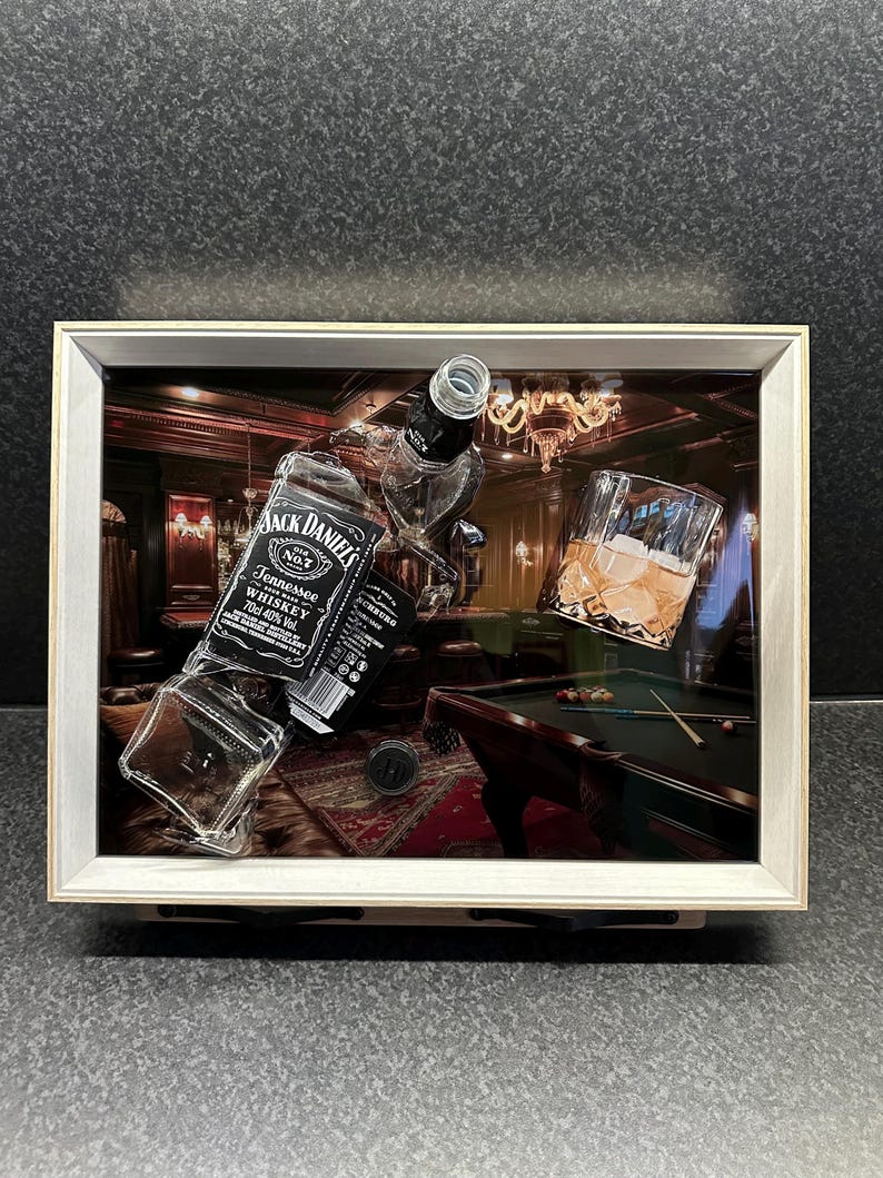 Jack Daniels Black Gebroken Fles - Broken Bottle Epoxy Resin Art - Custom A3 Framed Bar Gift Decor image 4