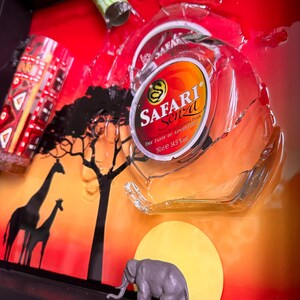 Safari Gebroken Fles - Broken Bottle Epoxy Resin Art - Custom A3 Framed Mancave Bar Decor afbeelding 5