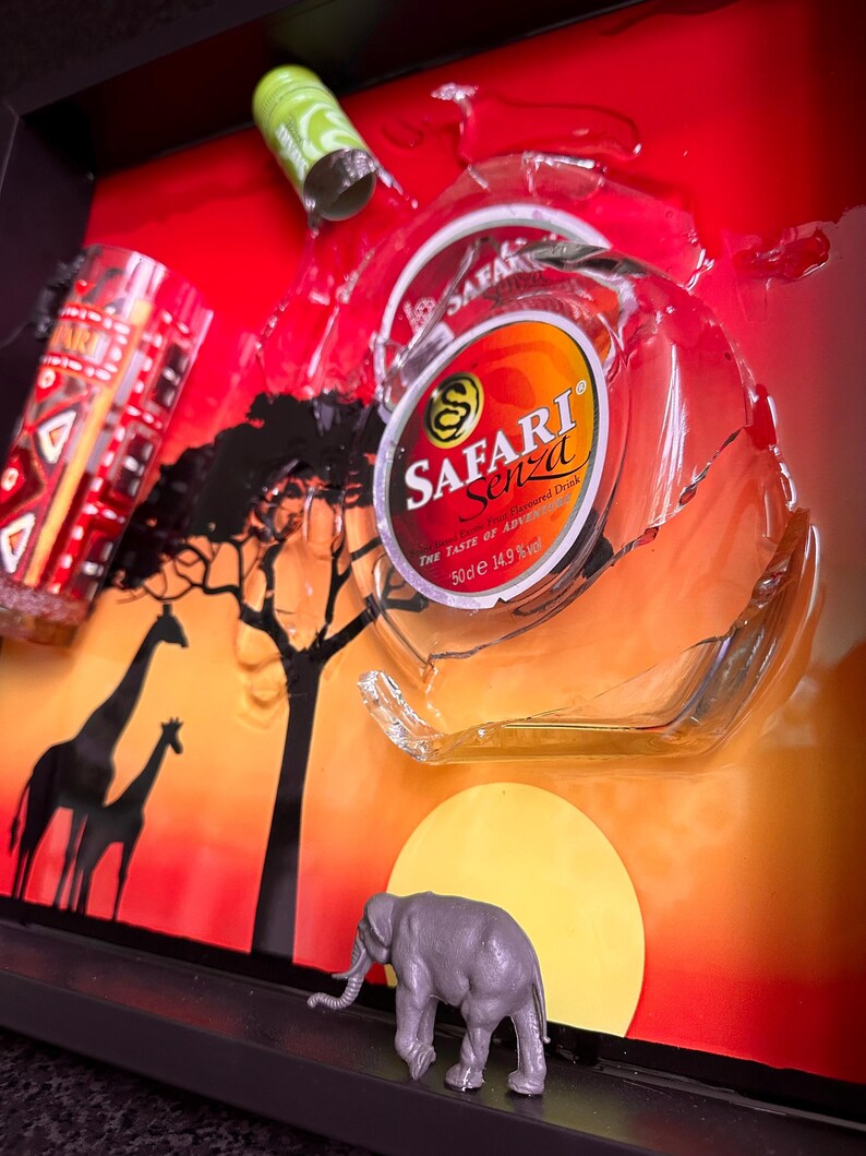 Safari Gebroken Fles - Broken Bottle Epoxy Resin Art - Custom A3 Framed Mancave Bar Decor afbeelding 5
