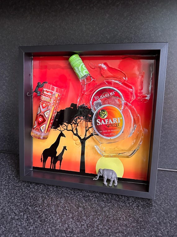 Safari Gebroken Fles - Broken Bottle Epoxy Resin Art - Custom A3 Framed Mancave Bar Decor