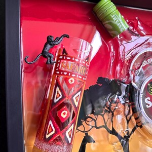 Safari Gebroken Fles - Broken Bottle Epoxy Resin Art - Custom A3 Framed Mancave Bar Decor afbeelding 4