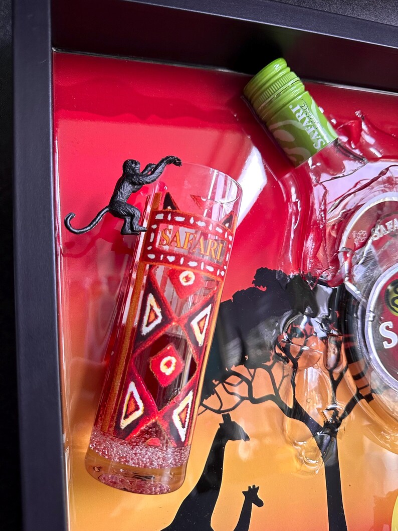 Safari Gebroken Fles - Broken Bottle Epoxy Resin Art - Custom A3 Framed Mancave Bar Decor afbeelding 4