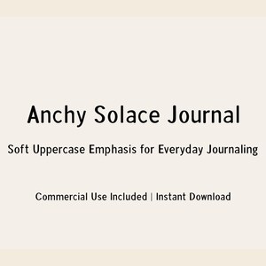 Op de afbeelding: Een digitale productafbeelding met de tekst "Anchy Solace Journal" in het zwart. Daaronder staat "Soft Uppercase Emphasis for Everyday Journaling". De onderkant van de afbeelding luidt "Commercial Use Included | Instant Download."