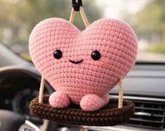 Adorno de coche con forma de corazón de ganchillo / Adorno para espejo retrovisor kawaii hecho a mano
