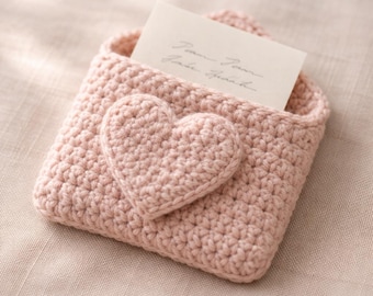 Tarjetero de corazón de crochet hecho a mano / Bolsa tipo sobre rosa ruborizado