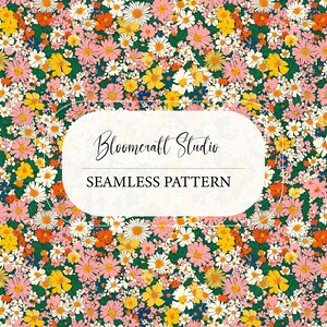 Peut inclure: Un motif floral sans couture avec un arrangement dense de fleurs colorées. Le design comprend des marguerites roses, jaunes, oranges et blanches sur un fond vert foncé. Le texte "Bloomcraft Studio" et "Seamless Pattern" est affiché sur un ovale blanc.