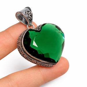 Emerald Green Heart Pendant – Silver Plated Necklace, Handmade-Style Gift