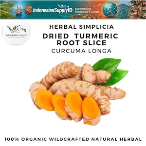 Peut inclure: Image de tranches de racine de curcuma séchées, un produit à base de plantes naturelles. L'image comprend le texte "HERBAL SIMPLICIA DRIED TURMERIC ROOT SLICE CURCUMA LONGA" et "100% ORGANIC WILDCRAFTED NATURAL HERBAL". Les tranches de curcuma sont orange et marron.