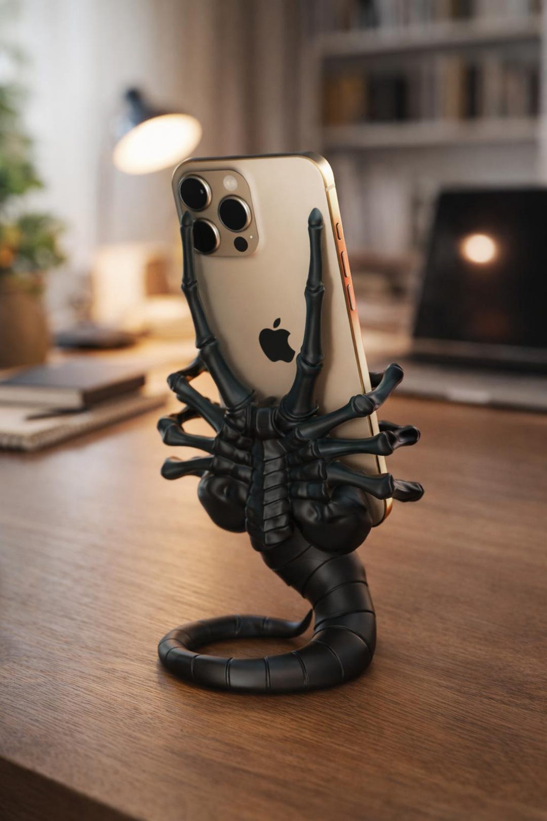 Alien Facehugger Phone Stand, Sci-fi Desktop Holder, 3D Printed Movie ...