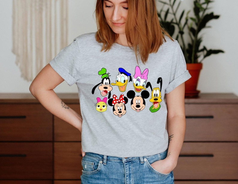 Chemise Mickey et ses amis, chemise Disney 100 ans de merveilles, chemise Mickey et ses amis, T-shirt Disneyworld, cadeau de famille Disney, t-shirt voyage Disneyland image 1
