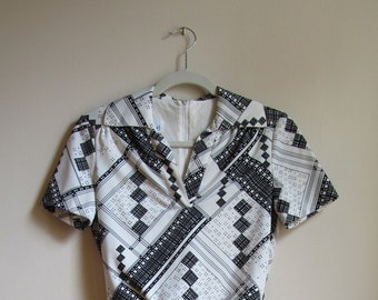 70s Black & White Abstract Print Dress XS S 36 Bust 25 Waist