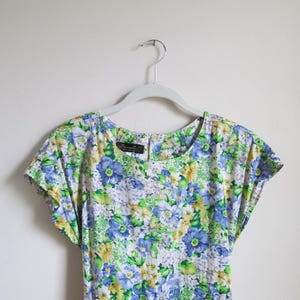 Vestido midi de algodón con estampado floral de los años 80, talla S, 36 cm de busto, 31 cm de cintura.