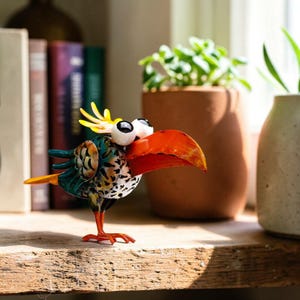 Hand Painted Metal Big Beak Birds Sculpture – Colorful Garden Bird Statues,Outdoor Yard Art Decor, Whimsical Lawn Ornament,Patio Garden Gift