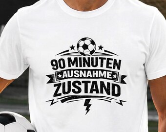 Camiseta "90 Minutos de Emergência" – Camiseta de Futebol Divertida para Homens e Mulheres – Presente para Fãs de Futebol – Camiseta de Futebol – Roupa para o Estádio