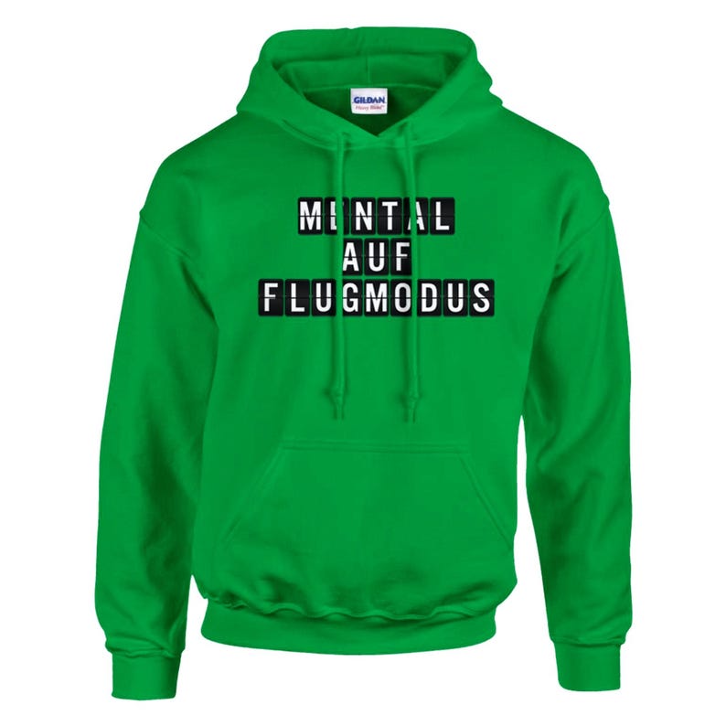 Op de afbeelding: Een felgroene hoodie met de Duitse tekst "MENTAL AUF FLUGMODUS" in een zwart-wit blokletterontwerp. De sweatshirt heeft een voorzak en een capuchon met trekkoord.