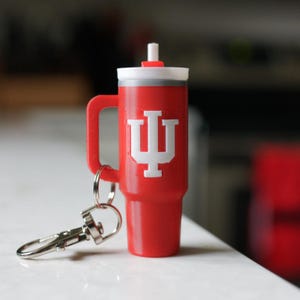 Indiana Hoosiers Trident-sleutelhanger - waterflesbedel voor Stanley of Owala - afstudeercadeau college - mini-rugzakaccessoire afbeelding 2