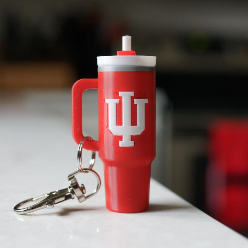 Indiana Hoosiers Trident-sleutelhanger - waterflesbedel voor Stanley of Owala - afstudeercadeau college - mini-rugzakaccessoire afbeelding 2